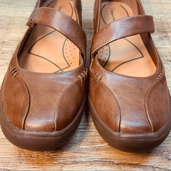 SOLD! BareTraps Size 7.5 Maryjane Shoes - Picture 2 of 8